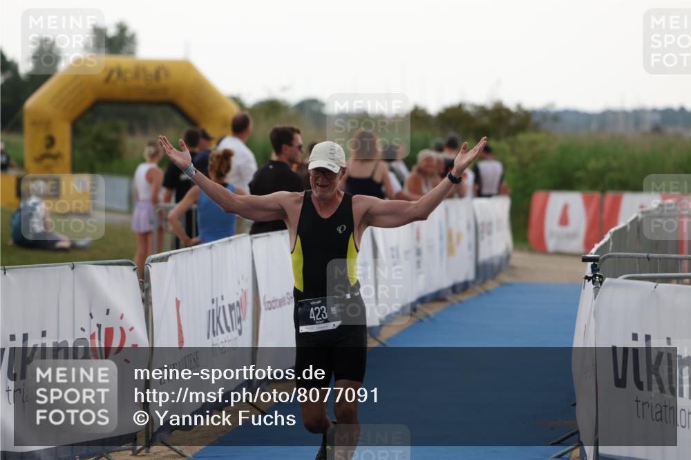 22.06.2025 - Viking Triathlon Yannick Fuchs http://msf.ph/oto/8077091 22.06.2025 16:26:14 Ziel 423 meine-sportfotos.de