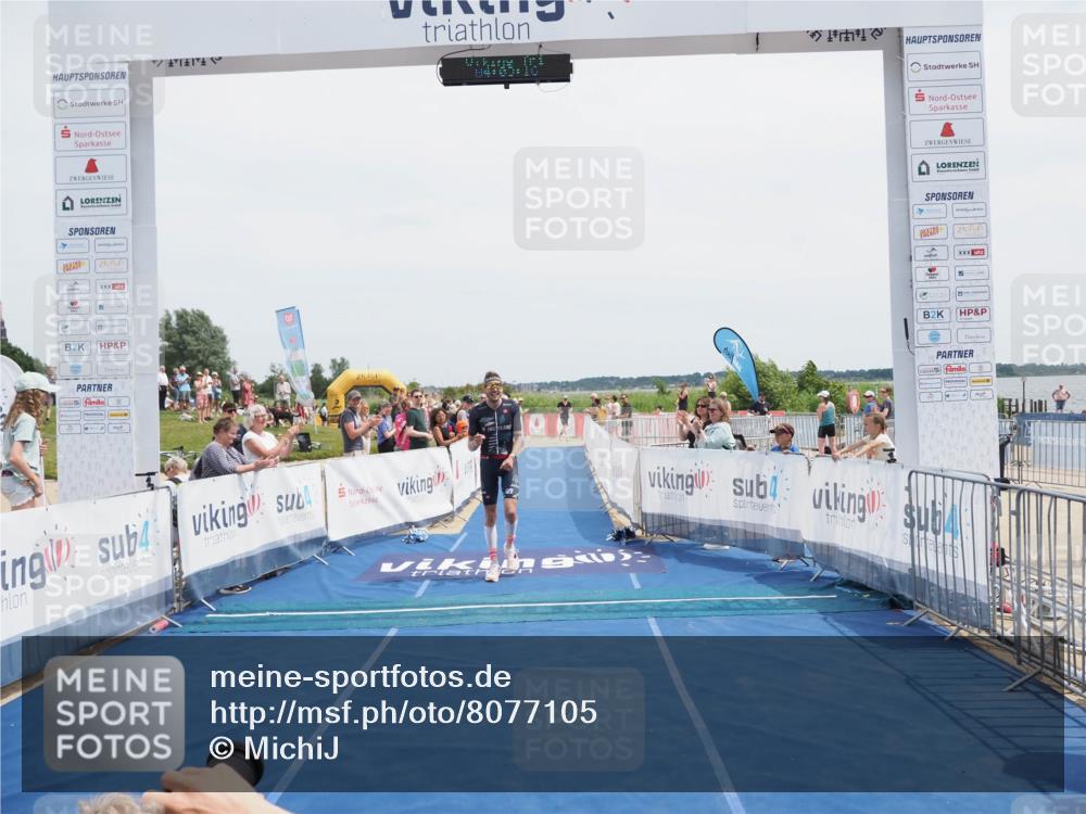 22.06.2025 - Viking Triathlon MichiJ http://msf.ph/oto/8077105 22.06.2025 14:03:26 Ziel 557 meine-sportfotos.de