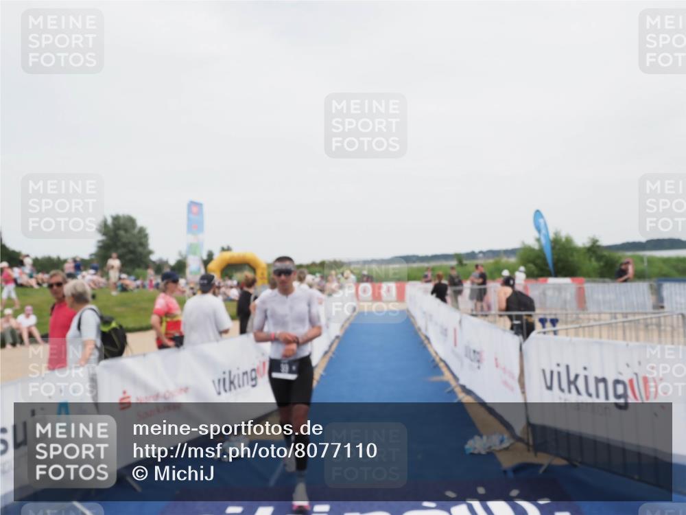 22.06.2025 - Viking Triathlon MichiJ http://msf.ph/oto/8077110 22.06.2025 14:34:29 Ziel 99 meine-sportfotos.de