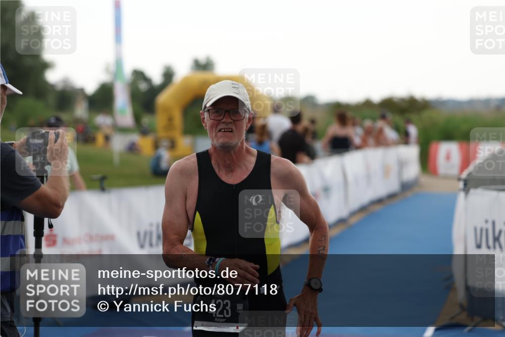 22.06.2025 - Viking Triathlon Yannick Fuchs http://msf.ph/oto/8077118 22.06.2025 16:26:17 Ziel 423 meine-sportfotos.de