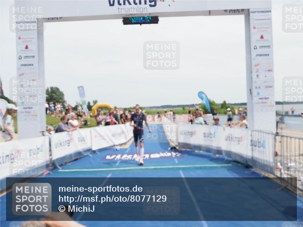 22.06.2025 - Viking Triathlon MichiJ http://msf.ph/oto/8077129 22.06.2025 14:03:27 Ziel 557 meine-sportfotos.de