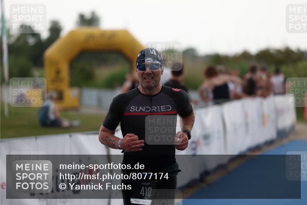 22.06.2025 - Viking Triathlon Yannick Fuchs http://msf.ph/oto/8077174 22.06.2025 16:26:37 Ziel 410 meine-sportfotos.de