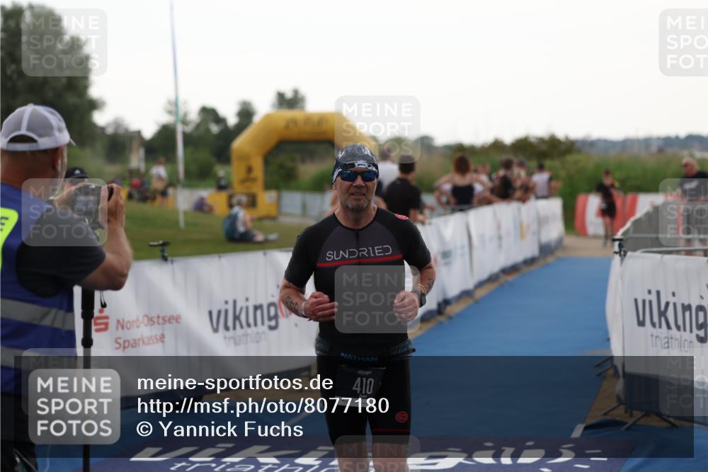 22.06.2025 - Viking Triathlon Yannick Fuchs http://msf.ph/oto/8077180 22.06.2025 16:26:37 Ziel 410 meine-sportfotos.de