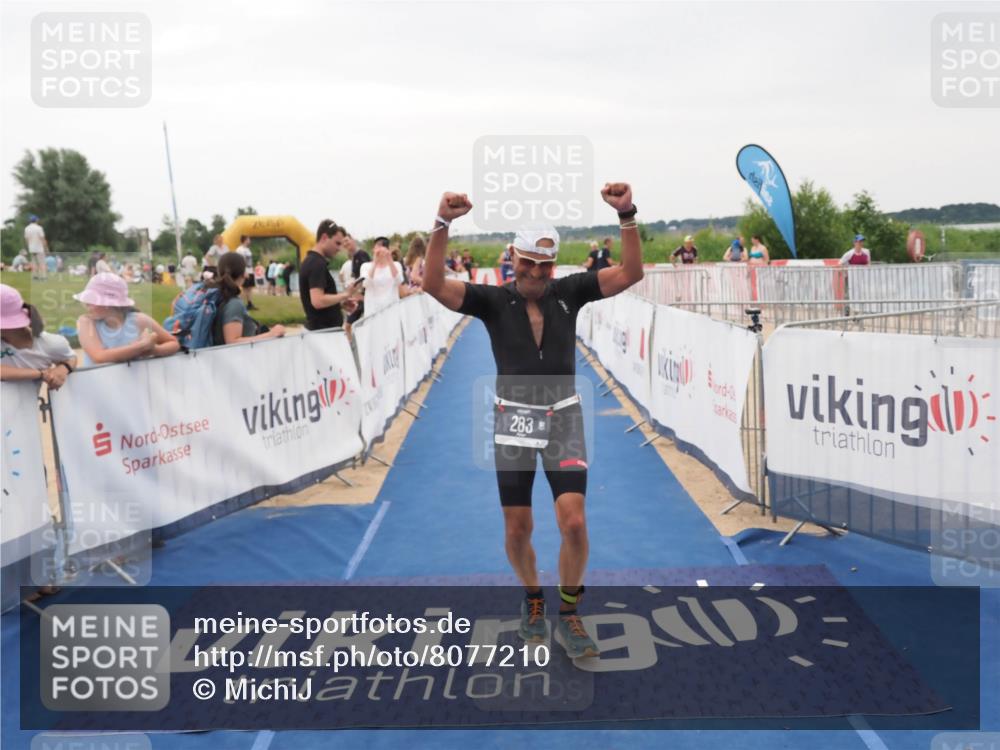 22.06.2025 - Viking Triathlon MichiJ http://msf.ph/oto/8077210 22.06.2025 16:02:39 Ziel 102, 283 meine-sportfotos.de