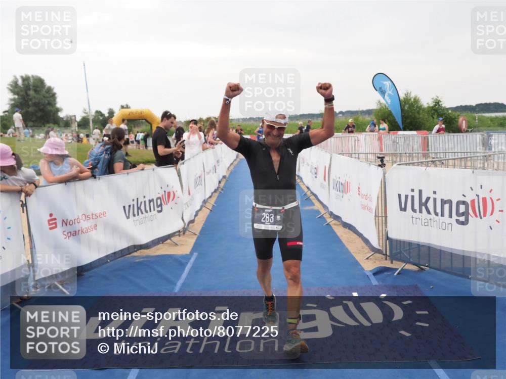 22.06.2025 - Viking Triathlon MichiJ http://msf.ph/oto/8077225 22.06.2025 16:02:39 Ziel 102, 283 meine-sportfotos.de