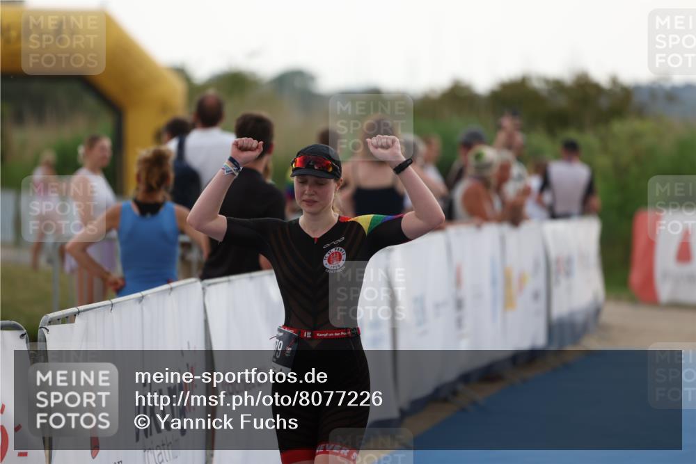 22.06.2025 - Viking Triathlon Yannick Fuchs http://msf.ph/oto/8077226 22.06.2025 16:26:45 Ziel 379 meine-sportfotos.de