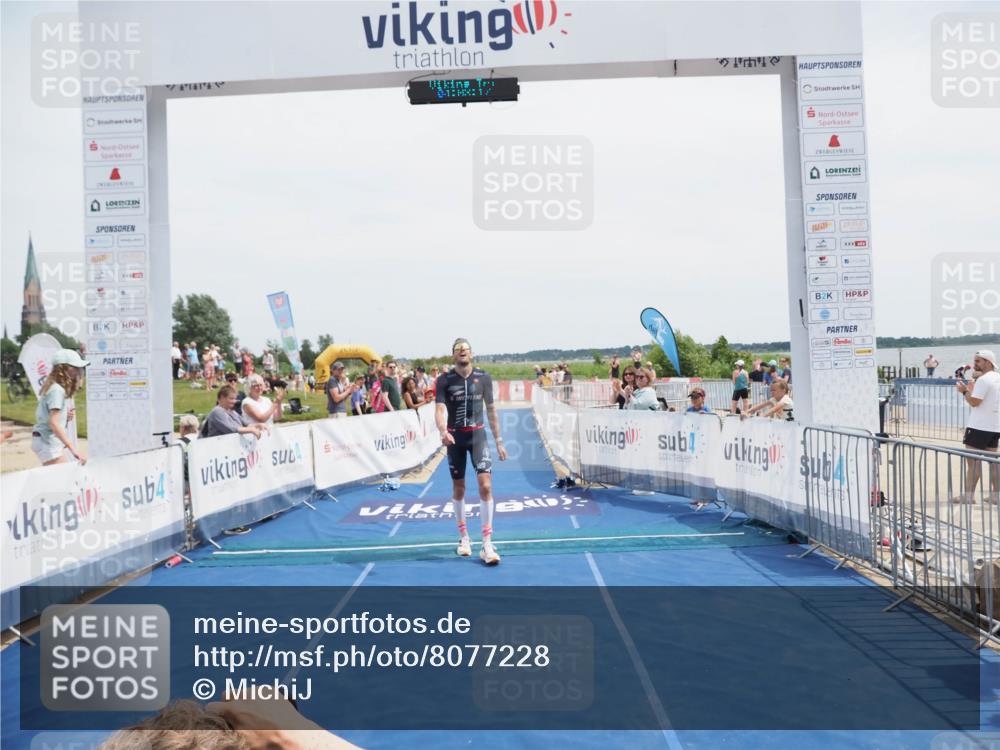 22.06.2025 - Viking Triathlon MichiJ http://msf.ph/oto/8077228 22.06.2025 14:03:28 Ziel 557 meine-sportfotos.de