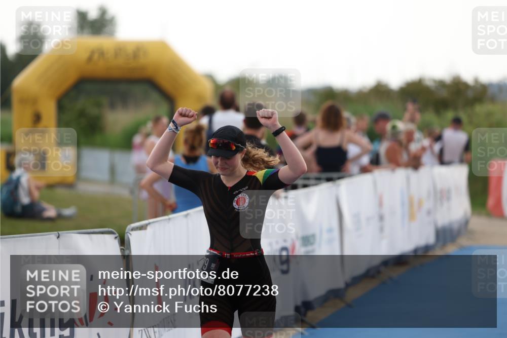 22.06.2025 - Viking Triathlon Yannick Fuchs http://msf.ph/oto/8077238 22.06.2025 16:26:46 Ziel 379 meine-sportfotos.de