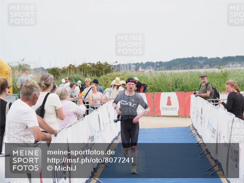 22.06.2025 - Viking Triathlon MichiJ http://msf.ph/oto/8077241 22.06.2025 14:35:14 Ziel 526 meine-sportfotos.de