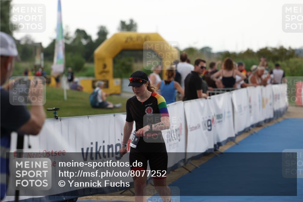22.06.2025 - Viking Triathlon Yannick Fuchs http://msf.ph/oto/8077252 22.06.2025 16:26:47 Ziel 379 meine-sportfotos.de