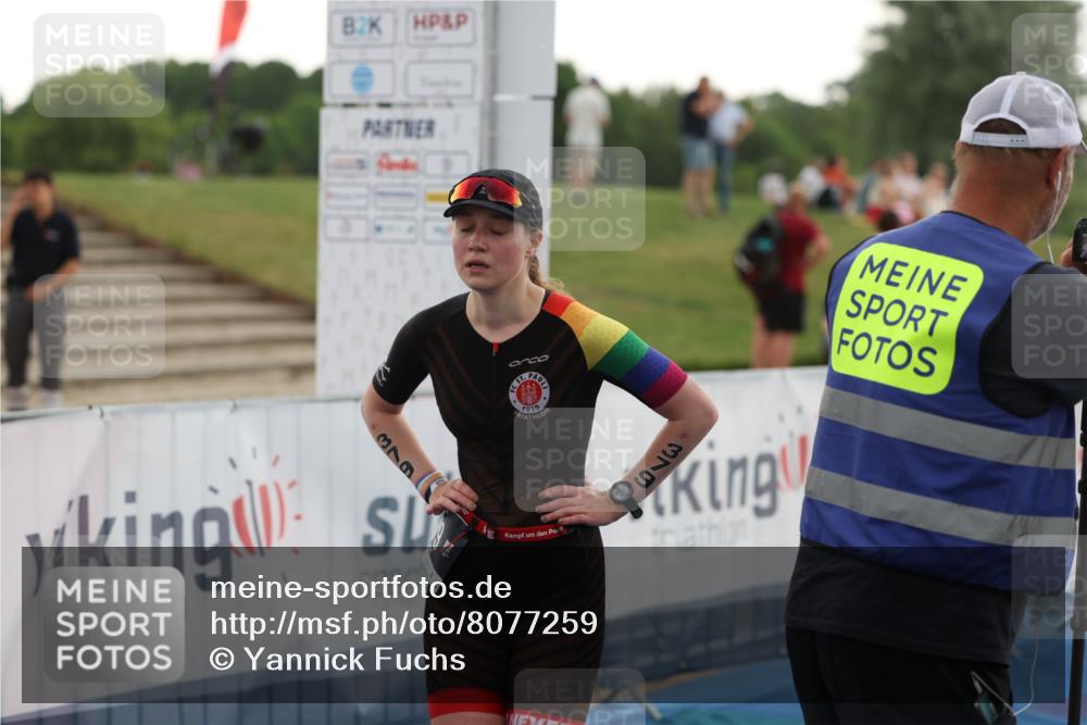 22.06.2025 - Viking Triathlon Yannick Fuchs http://msf.ph/oto/8077259 22.06.2025 16:26:50 Ziel 379 meine-sportfotos.de
