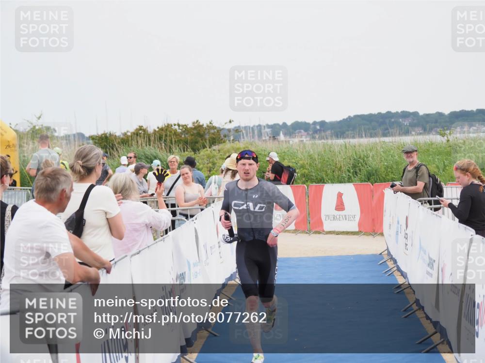 22.06.2025 - Viking Triathlon MichiJ http://msf.ph/oto/8077262 22.06.2025 14:35:15 Ziel 526 meine-sportfotos.de