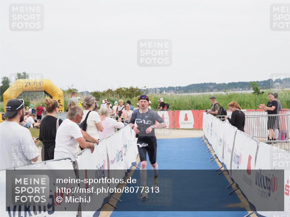 22.06.2025 - Viking Triathlon MichiJ http://msf.ph/oto/8077313 22.06.2025 14:35:15 Ziel 526 meine-sportfotos.de