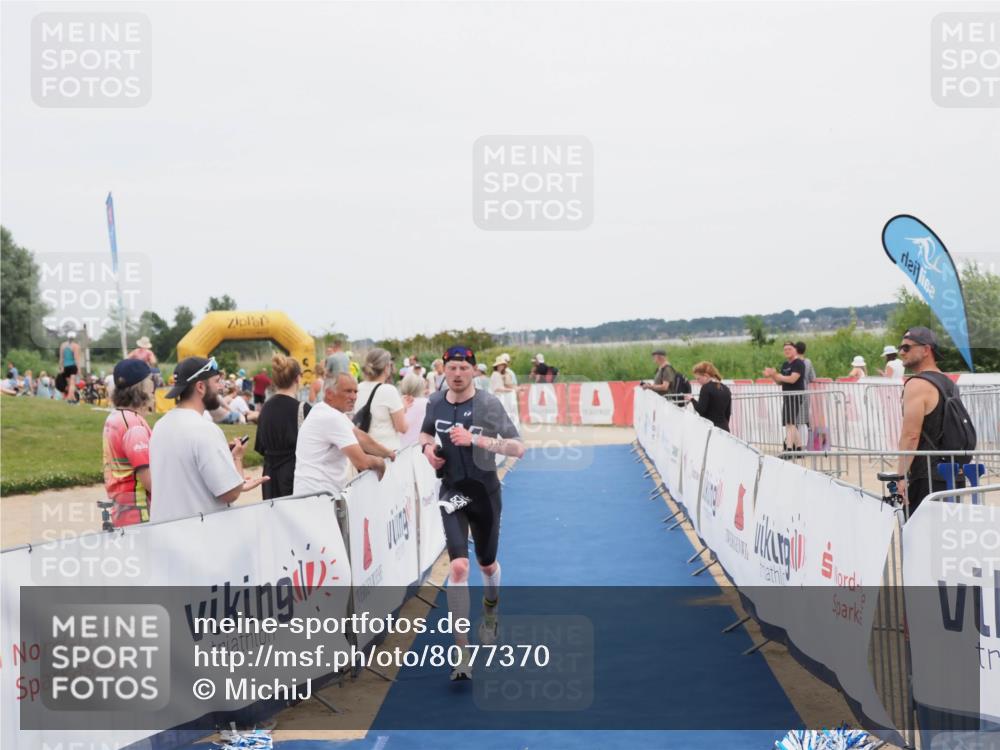 22.06.2025 - Viking Triathlon MichiJ http://msf.ph/oto/8077370 22.06.2025 14:35:16 Ziel 526 meine-sportfotos.de