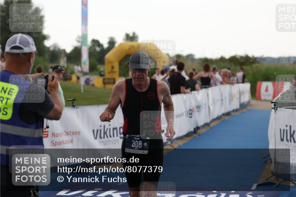 22.06.2025 - Viking Triathlon Yannick Fuchs http://msf.ph/oto/8077379 22.06.2025 16:27:31 Ziel 308 meine-sportfotos.de