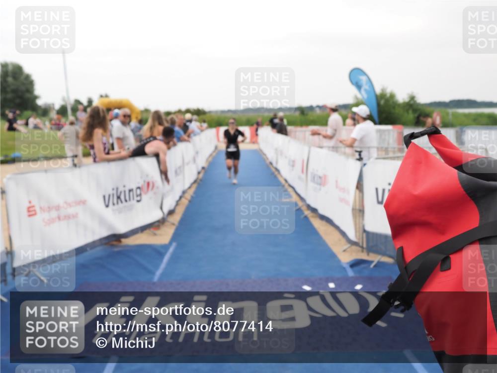 22.06.2025 - Viking Triathlon MichiJ http://msf.ph/oto/8077414 22.06.2025 15:54:51 Ziel 530, 627 meine-sportfotos.de