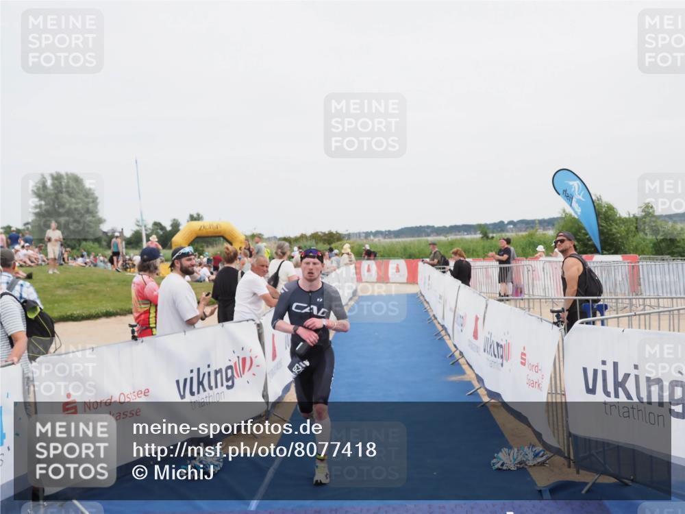 22.06.2025 - Viking Triathlon MichiJ http://msf.ph/oto/8077418 22.06.2025 14:35:16 Ziel 526 meine-sportfotos.de