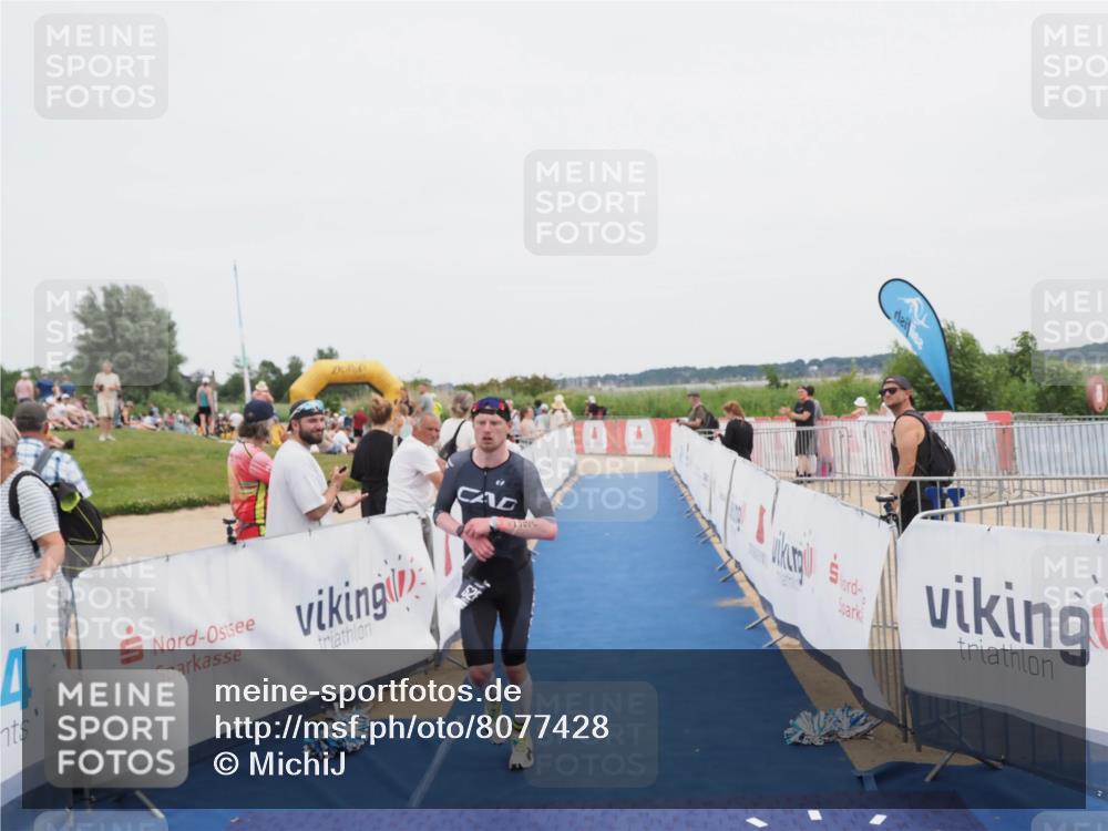 22.06.2025 - Viking Triathlon MichiJ http://msf.ph/oto/8077428 22.06.2025 14:35:17 Ziel 526 meine-sportfotos.de