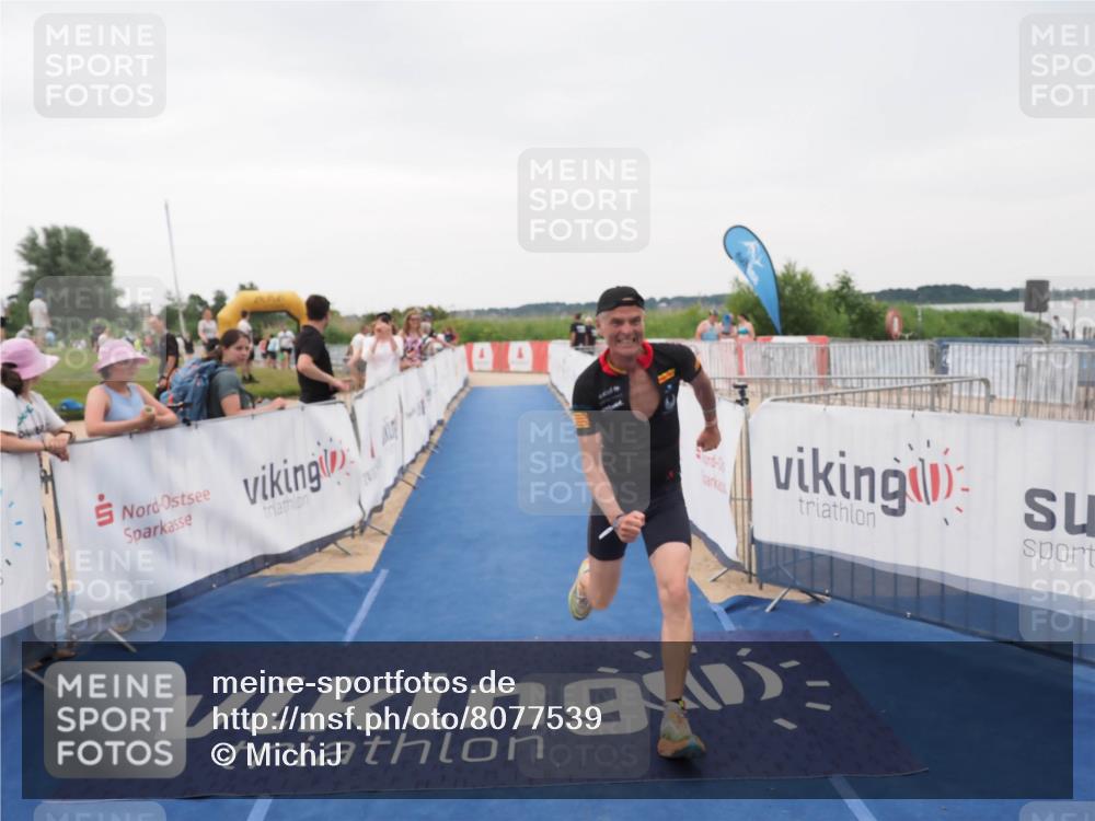 22.06.2025 - Viking Triathlon MichiJ http://msf.ph/oto/8077539 22.06.2025 16:02:47 Ziel 102 meine-sportfotos.de