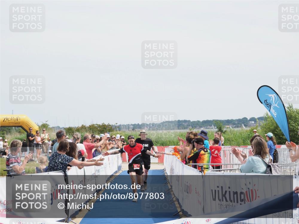 22.06.2025 - Viking Triathlon MichiJ http://msf.ph/oto/8077803 22.06.2025 14:09:44 Ziel 641 meine-sportfotos.de