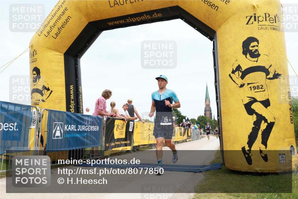 22.06.2025 - Viking Triathlon H.Heesch http://msf.ph/oto/8077850 22.06.2025 14:33:26 Laufen 228 meine-sportfotos.de
