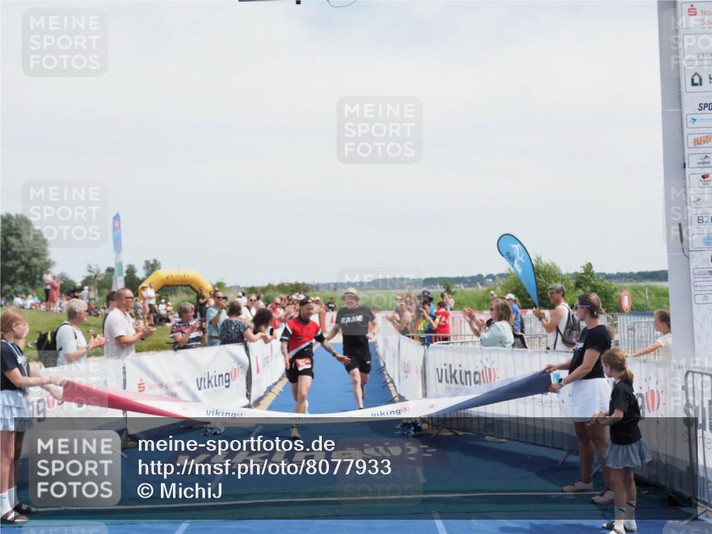 22.06.2025 - Viking Triathlon MichiJ http://msf.ph/oto/8077933 22.06.2025 14:09:45 Ziel 641 meine-sportfotos.de