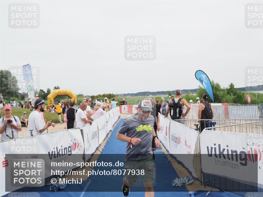 22.06.2025 - Viking Triathlon MichiJ http://msf.ph/oto/8077938 22.06.2025 14:36:04 Ziel 620 meine-sportfotos.de