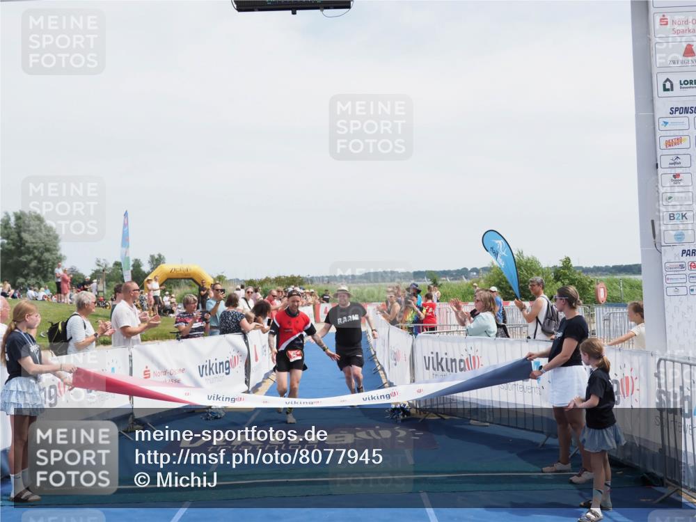 22.06.2025 - Viking Triathlon MichiJ http://msf.ph/oto/8077945 22.06.2025 14:09:45 Ziel 641 meine-sportfotos.de