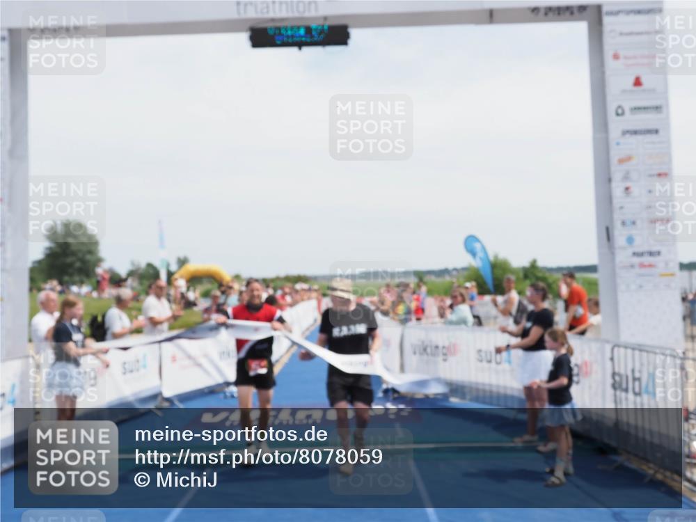 22.06.2025 - Viking Triathlon MichiJ http://msf.ph/oto/8078059 22.06.2025 14:09:47 Ziel 641 meine-sportfotos.de