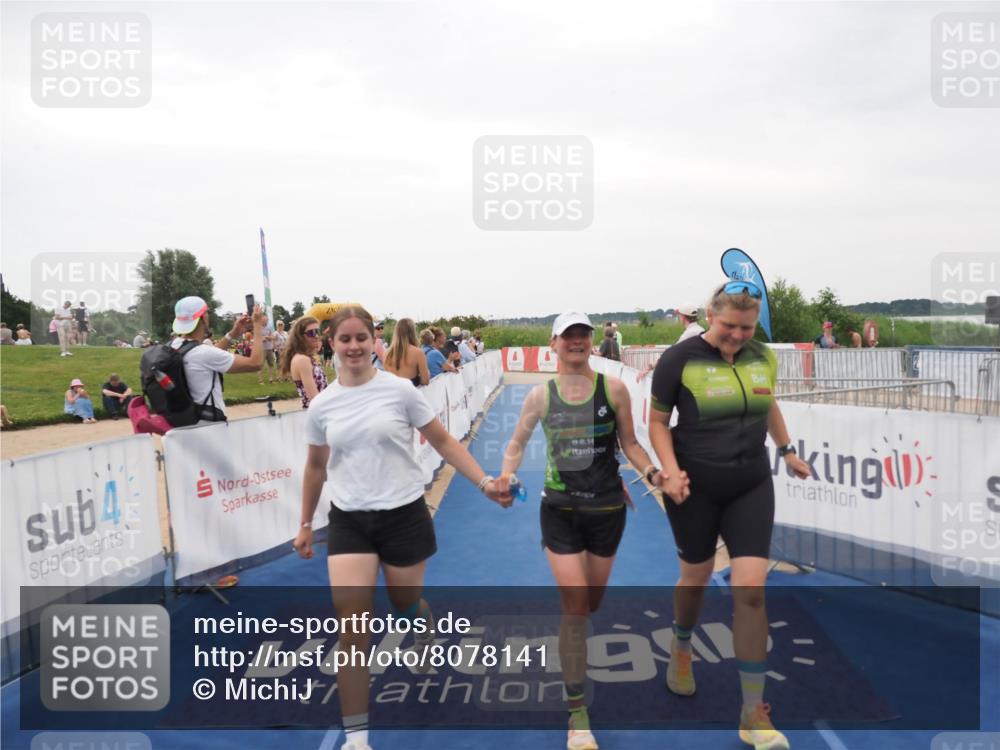 22.06.2025 - Viking Triathlon MichiJ http://msf.ph/oto/8078141 22.06.2025 15:55:10 Ziel 636 meine-sportfotos.de