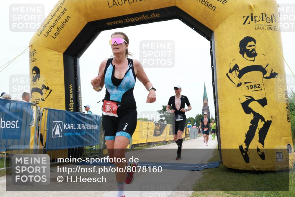 22.06.2025 - Viking Triathlon H.Heesch http://msf.ph/oto/8078160 22.06.2025 15:25:27 Laufen 97, 427, 467, 605, 625 meine-sportfotos.de