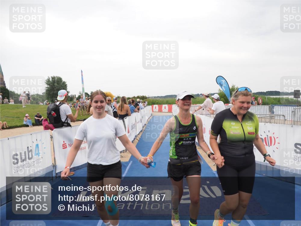 22.06.2025 - Viking Triathlon MichiJ http://msf.ph/oto/8078167 22.06.2025 15:55:10 Ziel 636 meine-sportfotos.de