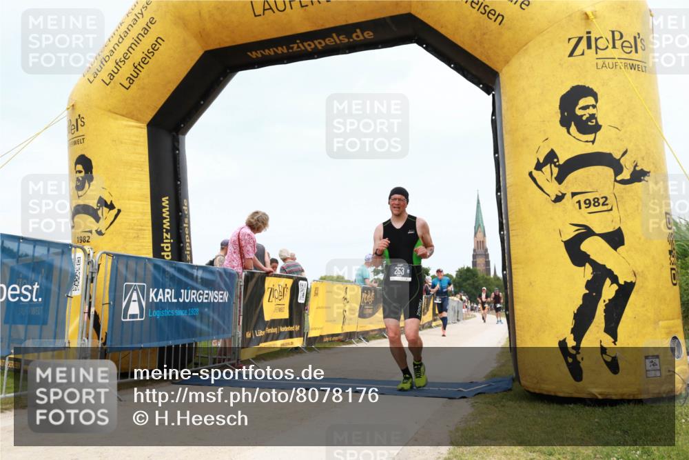22.06.2025 - Viking Triathlon H.Heesch http://msf.ph/oto/8078176 22.06.2025 14:37:10 Laufen 235, 253, 266, 623, 657 meine-sportfotos.de