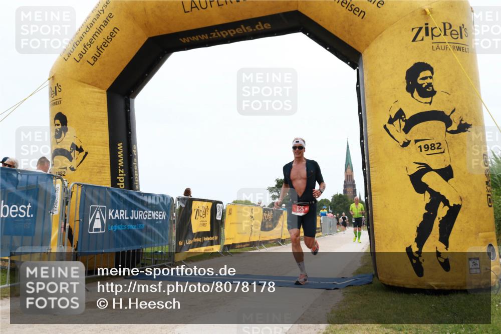 22.06.2025 - Viking Triathlon H.Heesch http://msf.ph/oto/8078178 22.06.2025 15:25:29 Laufen 97, 427, 467, 605, 625 meine-sportfotos.de