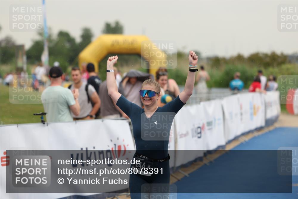 22.06.2025 - Viking Triathlon Yannick Fuchs http://msf.ph/oto/8078391 22.06.2025 16:36:23 Ziel 244 meine-sportfotos.de