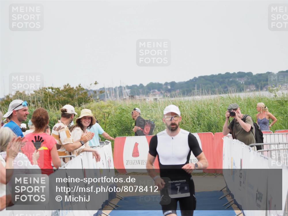 22.06.2025 - Viking Triathlon MichiJ http://msf.ph/oto/8078412 22.06.2025 14:37:44 Ziel 7 meine-sportfotos.de