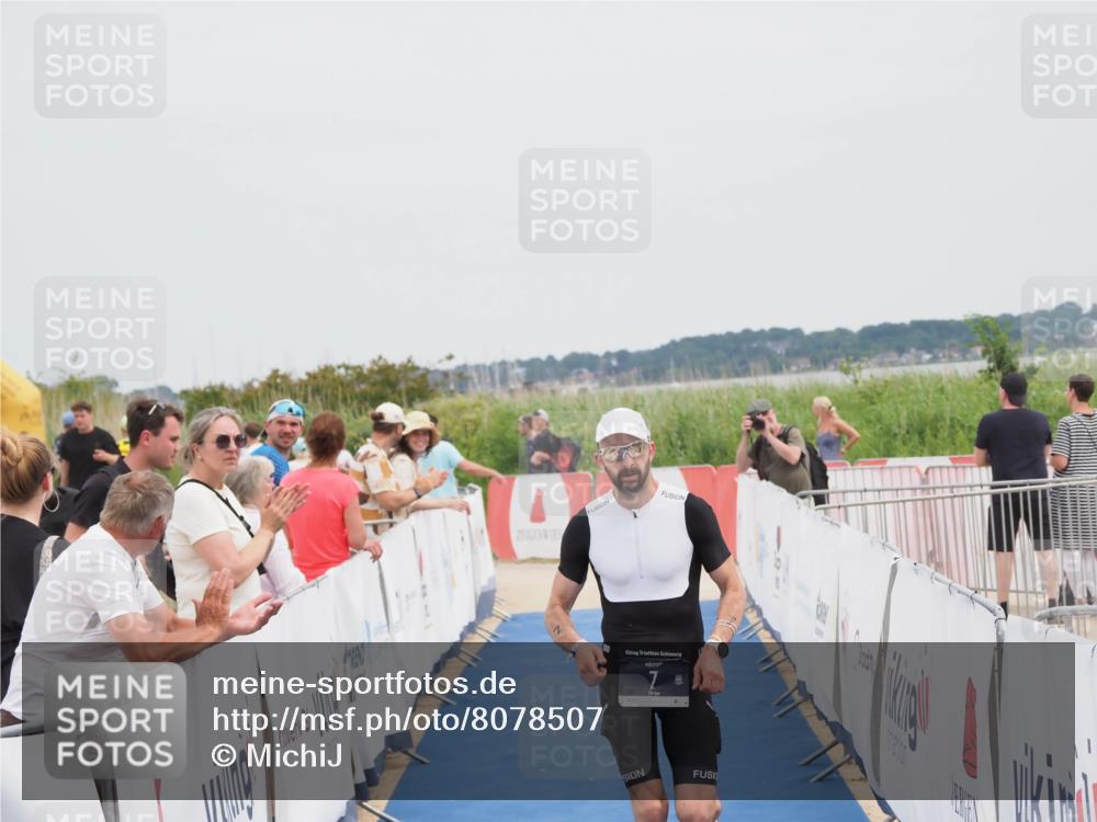 22.06.2025 - Viking Triathlon MichiJ http://msf.ph/oto/8078507 22.06.2025 14:37:45 Ziel 7 meine-sportfotos.de