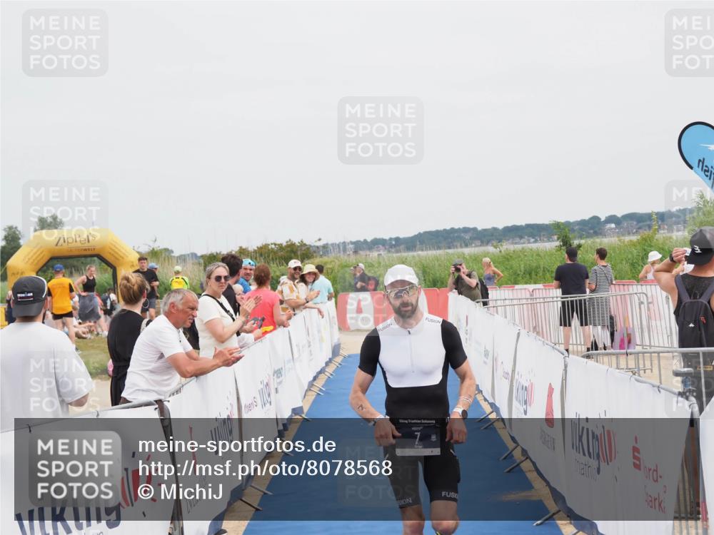 22.06.2025 - Viking Triathlon MichiJ http://msf.ph/oto/8078568 22.06.2025 14:37:46 Ziel 7 meine-sportfotos.de