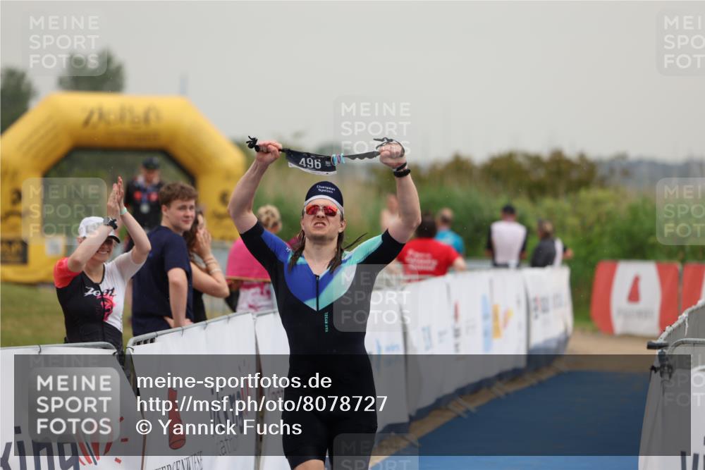 22.06.2025 - Viking Triathlon Yannick Fuchs http://msf.ph/oto/8078727 22.06.2025 16:38:28 Ziel 496 meine-sportfotos.de