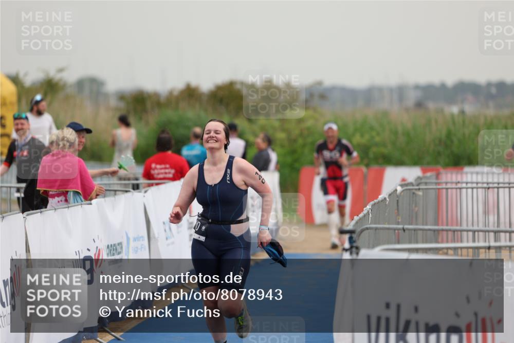 22.06.2025 - Viking Triathlon Yannick Fuchs http://msf.ph/oto/8078943 22.06.2025 16:39:18 Ziel 140 meine-sportfotos.de