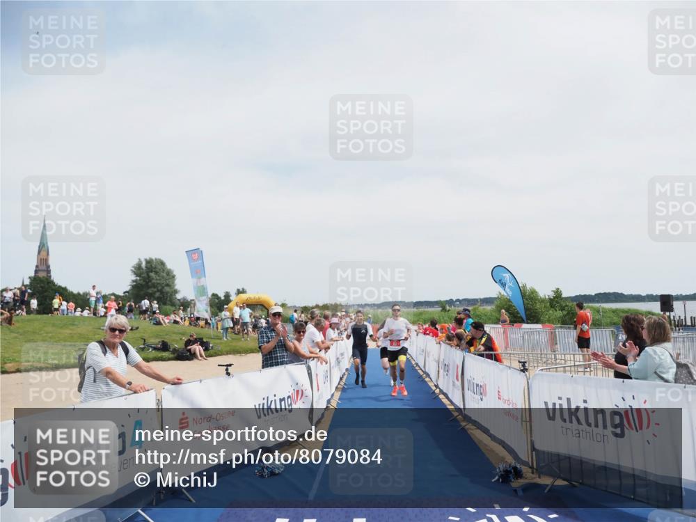 22.06.2025 - Viking Triathlon MichiJ http://msf.ph/oto/8079084 22.06.2025 14:16:59 Ziel 651 meine-sportfotos.de
