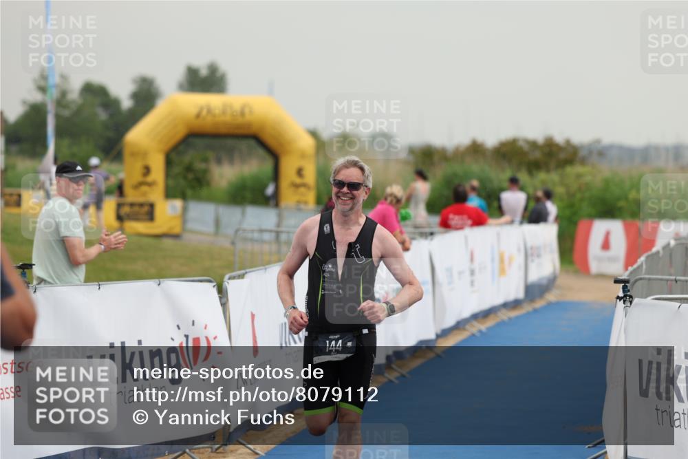 22.06.2025 - Viking Triathlon Yannick Fuchs http://msf.ph/oto/8079112 22.06.2025 16:39:44 Ziel 144 meine-sportfotos.de