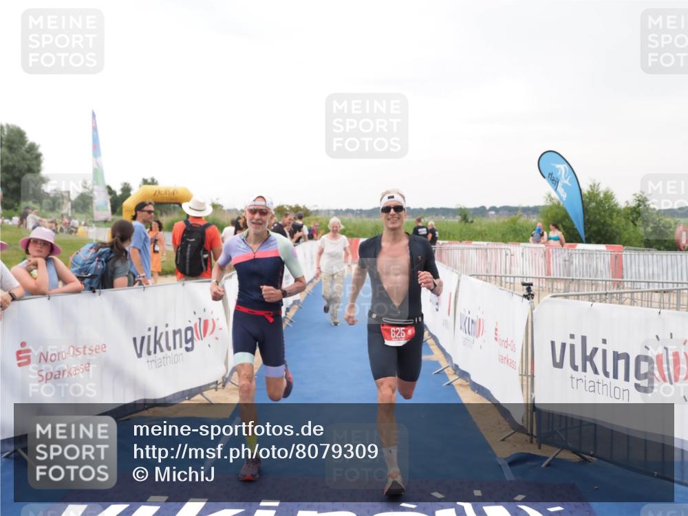 22.06.2025 - Viking Triathlon MichiJ http://msf.ph/oto/8079309 22.06.2025 16:04:12 Ziel 625 meine-sportfotos.de
