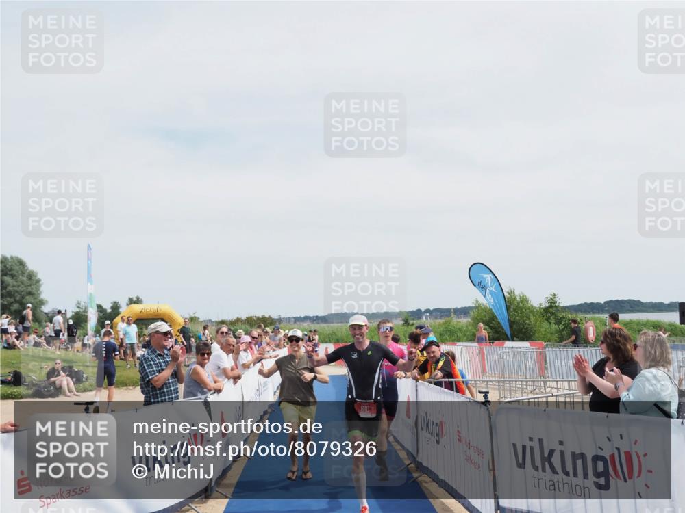 22.06.2025 - Viking Triathlon MichiJ http://msf.ph/oto/8079326 22.06.2025 14:17:18 Ziel 610 meine-sportfotos.de