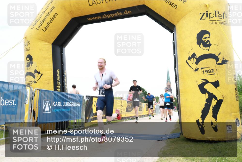 22.06.2025 - Viking Triathlon H.Heesch http://msf.ph/oto/8079352 22.06.2025 15:42:37 Laufen 304, 344, 389, 421 meine-sportfotos.de