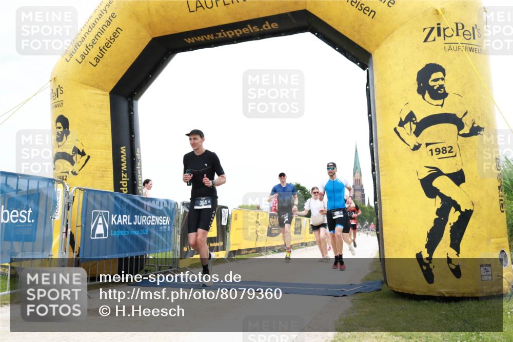 22.06.2025 - Viking Triathlon H.Heesch http://msf.ph/oto/8079360 22.06.2025 15:42:38 Laufen 304, 344, 389, 421 meine-sportfotos.de