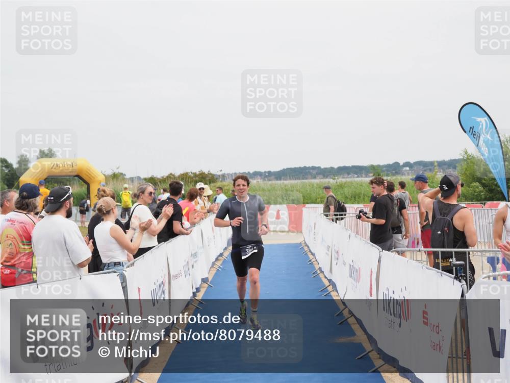 22.06.2025 - Viking Triathlon MichiJ http://msf.ph/oto/8079488 22.06.2025 14:39:39 Ziel 384 meine-sportfotos.de