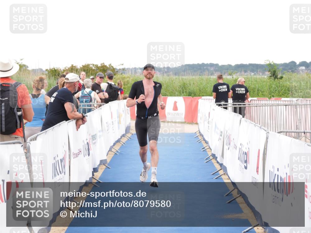 22.06.2025 - Viking Triathlon MichiJ http://msf.ph/oto/8079580 22.06.2025 16:05:01 Ziel 342 meine-sportfotos.de