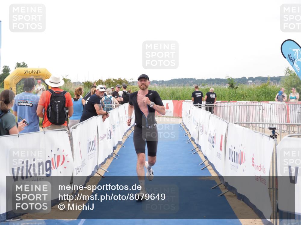 22.06.2025 - Viking Triathlon MichiJ http://msf.ph/oto/8079649 22.06.2025 16:05:02 Ziel 342 meine-sportfotos.de