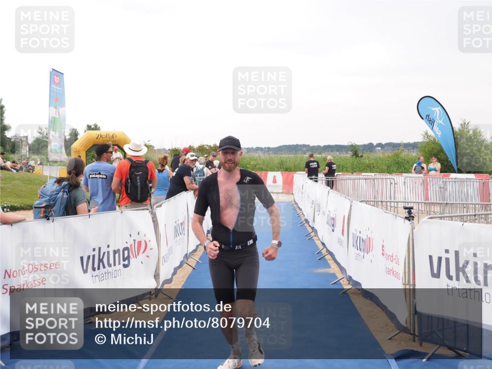 22.06.2025 - Viking Triathlon MichiJ http://msf.ph/oto/8079704 22.06.2025 16:05:03 Ziel 342 meine-sportfotos.de
